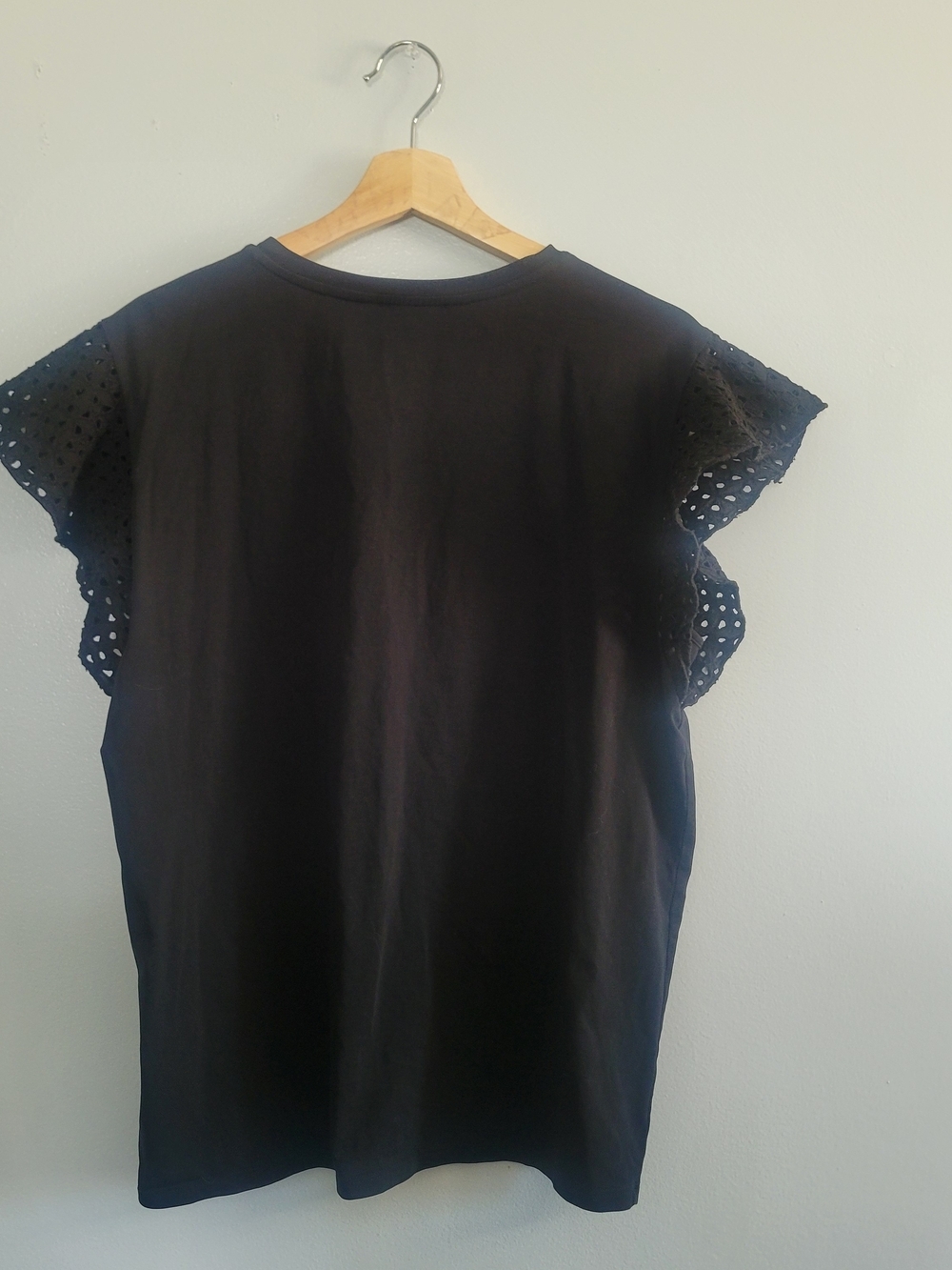 KARL Lagerfeld Paris Black Eyelet Flutter Sleeve Top XL Cotton Blend - Picture 6 of 9